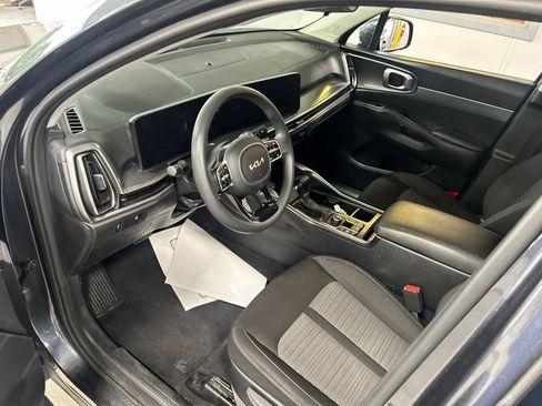 Used 2025 Kia Sorento LX FWD image 3
