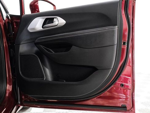 Used 2018 Chrysler Pacifica Touring-L Plus w/ Advanced Safetytec Group FWD image 59
