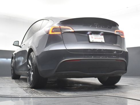 Used 2022 Tesla Model Y Performance image 23