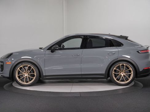 Used 2025 Porsche Cayenne Turbo GT AWD/4WD image 6