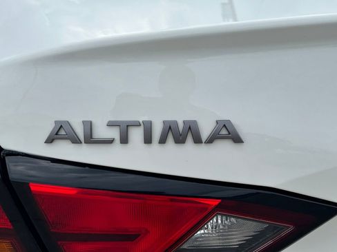 Used 2025 Nissan Altima 2.5 SV image 12