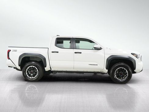 Used 2025 Toyota Tacoma TRD Off-Road AWD/4WD image 6