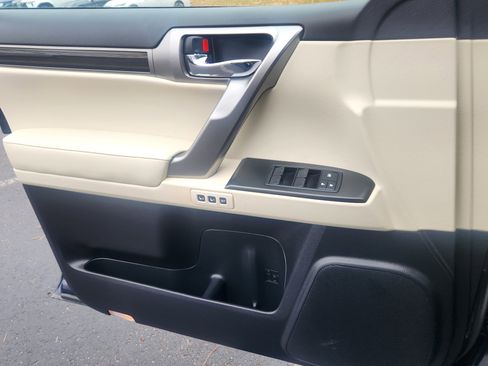 Used 2023 Lexus GX 460 Premium image 12