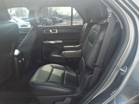 Certified 2022 Ford Explorer XLT w/ Equipment Group 202A image 9