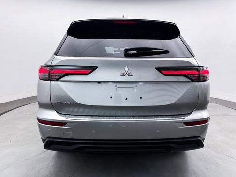 New 2025 Mitsubishi Outlander ES image 6
