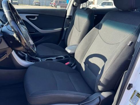 Used 2015 Hyundai Elantra SE w/ Option Group 03 image 18