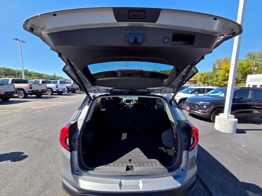 Used 2023 GMC Terrain SLE w/ Driver Convenience Package FWD image 31