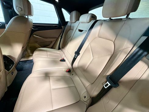 Certified 2026 Porsche Macan image 21