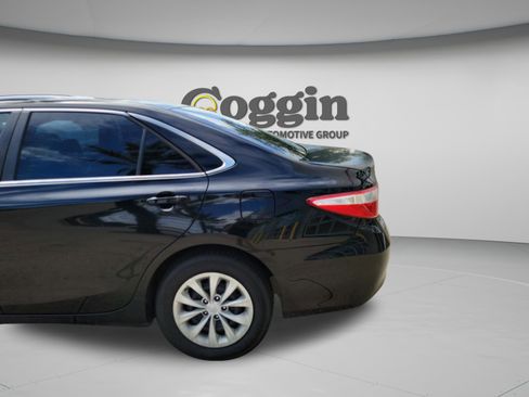 Used 2016 Toyota Camry LE FWD image 30