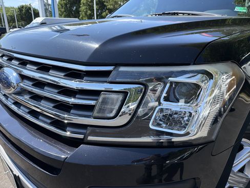 Used 2019 Ford Expedition Max XLT w/ Equipment Group 202A AWD/4WD image 6