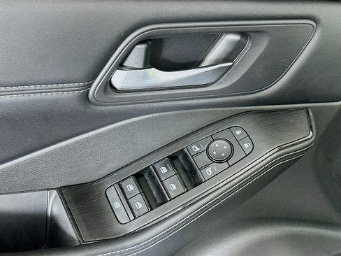 Used 2022 Nissan Rogue SV w/ SV Premium Package FWD image 15