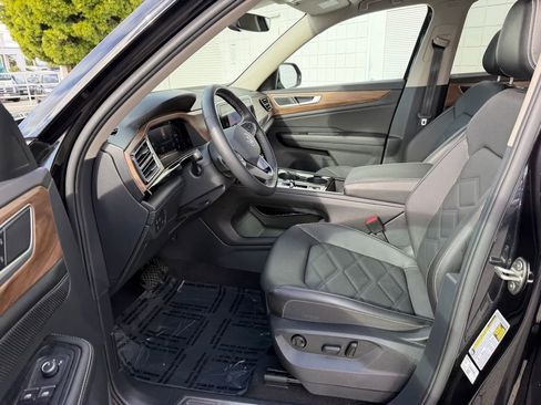 Used 2024 Volkswagen Atlas SE AWD/4WD image 16