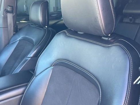 Used 2025 Jeep Grand Cherokee L Laredo image 12