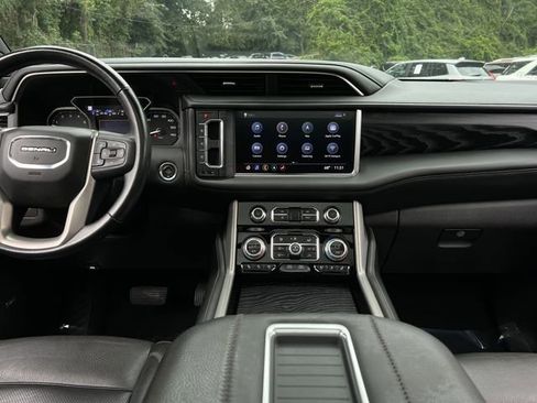 Used 2021 GMC Yukon XL Denali w/ Denali Premium Package image 17
