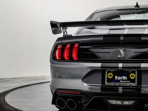 Used 2021 Ford Mustang Shelby GT500 w/ Carbon Fiber Track Pack RWD image 14