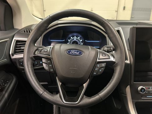 Used 2024 Ford Edge SEL image 16