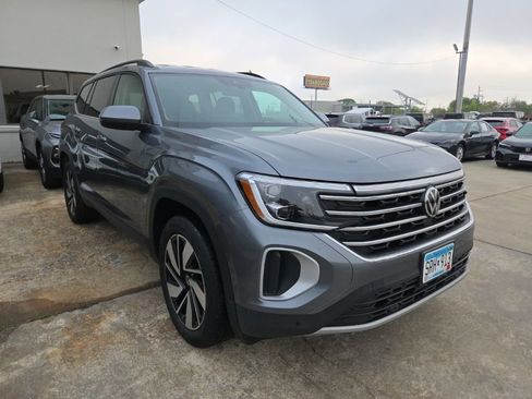 Used 2025 Volkswagen Atlas SE image 8