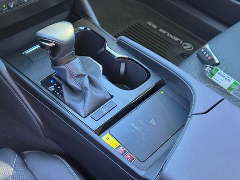 Used 2024 Lexus ES 350 Ultra Luxury w/ Accessory Package (Z2) image 37