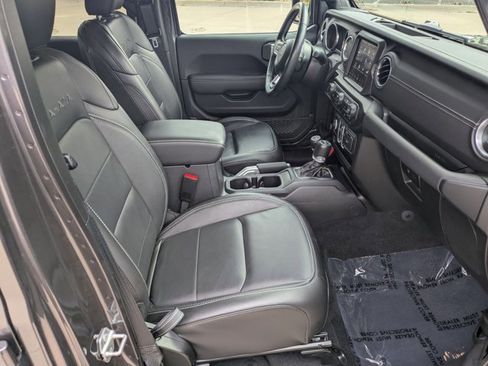 Used 2022 Jeep Wrangler Unlimited Sahara w/ Cold Weather Group image 21