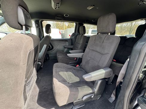 Used 2015 Dodge Grand Caravan SE FWD image 14