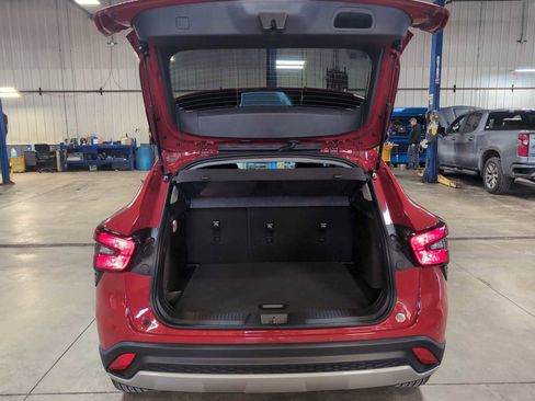 New 2026 Chevrolet Trax LT w/ Sunroof Package FWD image 25