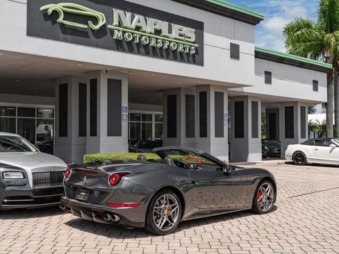 Used 2015 Ferrari California T image 25