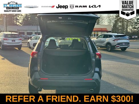 Used 2021 Toyota RAV4 XLE AWD/4WD image 10