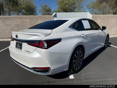 Used 2022 Lexus ES 300h w/ Accessory Package image 6