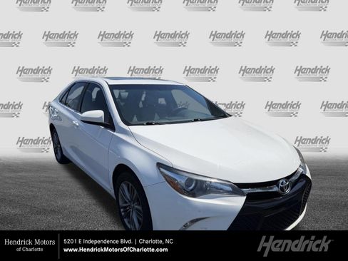 Used 2017 Toyota Camry SE w/ Moonroof Package FWD image 1