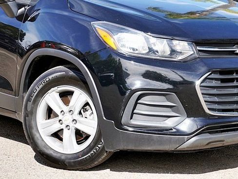Used 2021 Chevrolet Trax LS w/ Tint and Cruise Package FWD image 4