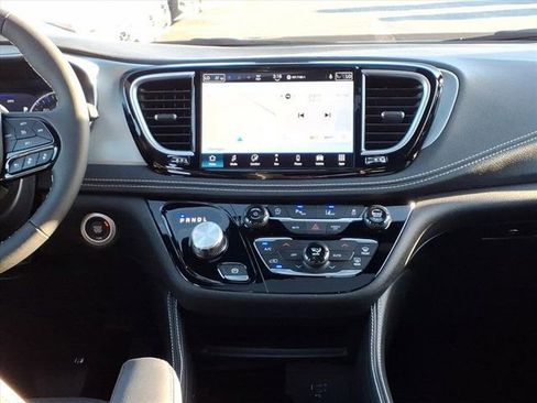 New 2026 Chrysler Pacifica Limited w/ S Appearance Package image 7