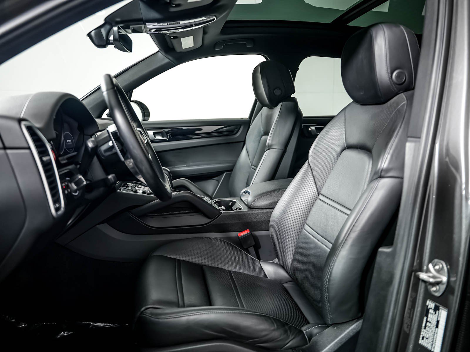 Certified 2023 Porsche Cayenne AWD/4WD image 5