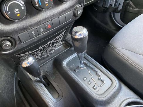 Used 2013 Jeep Wrangler Sport AWD/4WD image 20