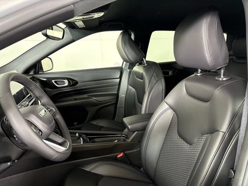 New 2026 Jeep Compass Latitude AWD/4WD image 18