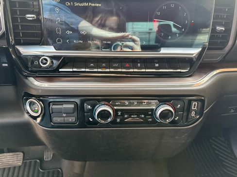 Used 2025 GMC Sierra 1500 SLT image 23