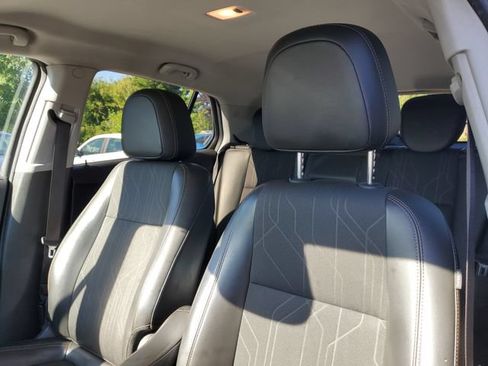 Used 2018 Chevrolet Trax LT w/ LT Convenience Package FWD image 12