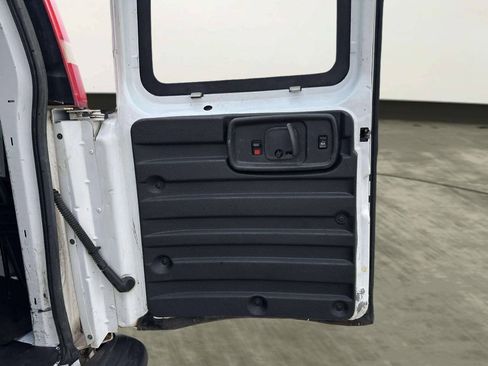 Used 2014 Chevrolet Express 2500 RWD image 13