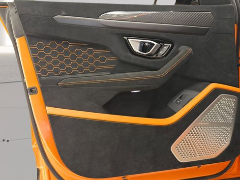 Used 2023 Lamborghini Urus Performante AWD/4WD image 21