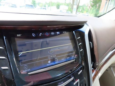 Used 2017 Cadillac Escalade ESV Luxury AWD/4WD image 31