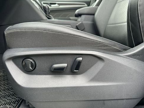 Used 2023 Volkswagen Atlas SE image 14