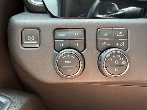 Used 2024 Chevrolet Silverado 1500 LT Trail Boss w/ LT Trail Boss Premium Package AWD/4WD image 29