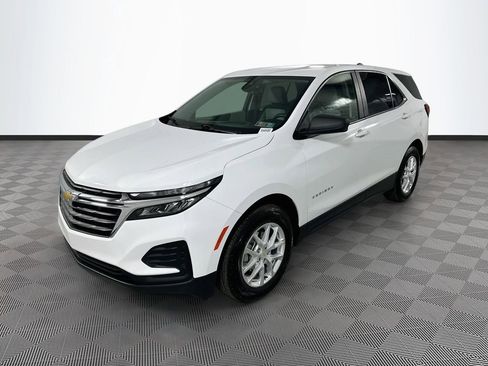 Used 2022 Chevrolet Equinox LS w/ LS Convenience Package AWD/4WD image 3