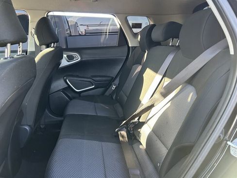 Used 2023 Kia Soul LX FWD image 40
