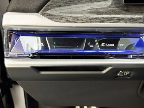 Used 2023 BMW i7 xDrive60 w/ Executive Package 2 image 18