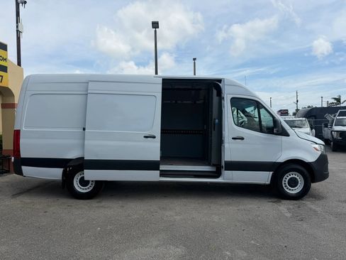 Used 2024 Mercedes-Benz Sprinter 2500 170 Extended Cargo image 7