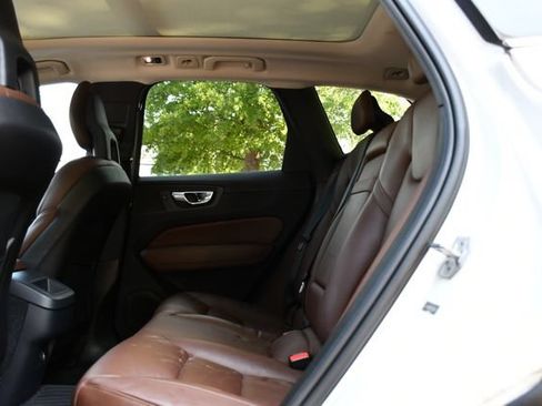 Used 2018 Volvo XC60 T5 Momentum w/ Vision Package AWD/4WD image 14