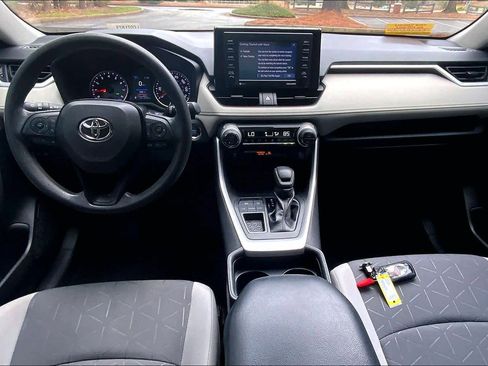 Used 2020 Toyota RAV4 XLE image 15