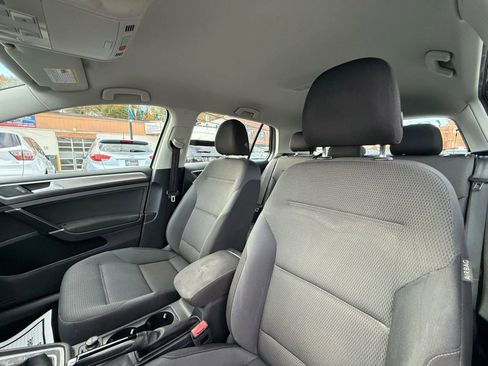 Used 2016 Volkswagen Golf S image 23