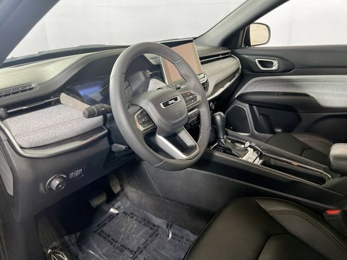 Used 2023 Jeep Compass Latitude w/ Sun and Sound Group AWD/4WD image 9