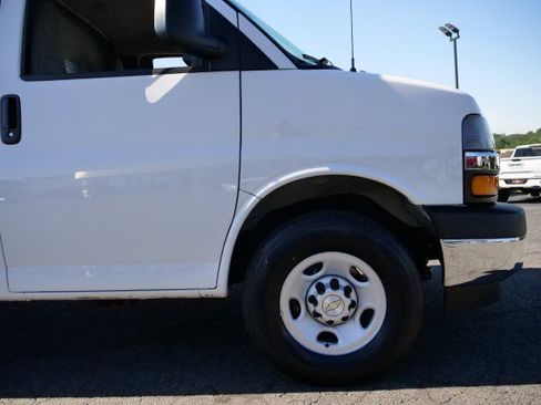 Used 2021 Chevrolet Express 3500 w/ Power Convenience Package RWD image 33